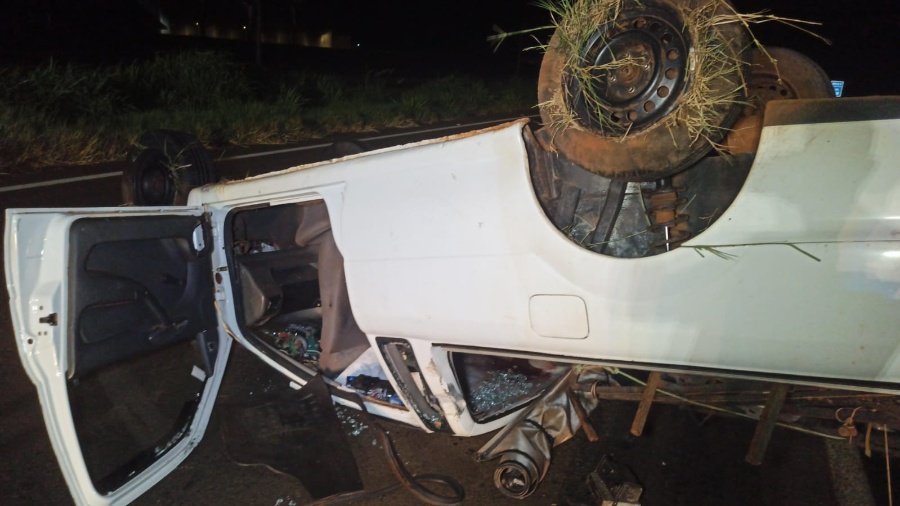 Motorista fica gravemente ferido após capotamento na BR-163 entre Toledo e Marechal Cândido Rondon