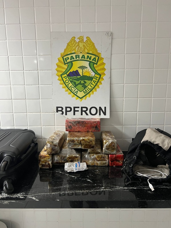BPFron apreende 13,5 kg de drogas em ônibus em Capitão Leônidas Marques