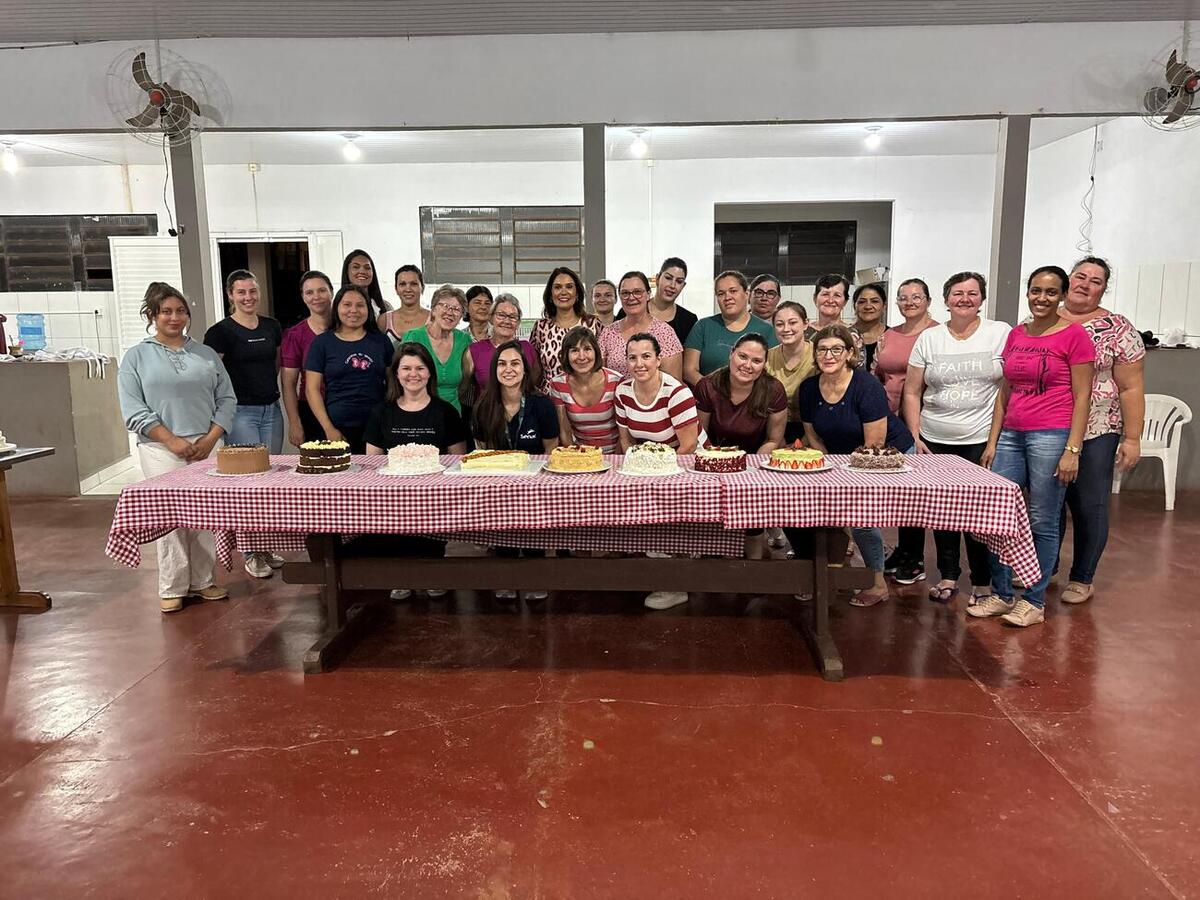 Curso de bolos decorados capacita 25 mulheres em Toledo