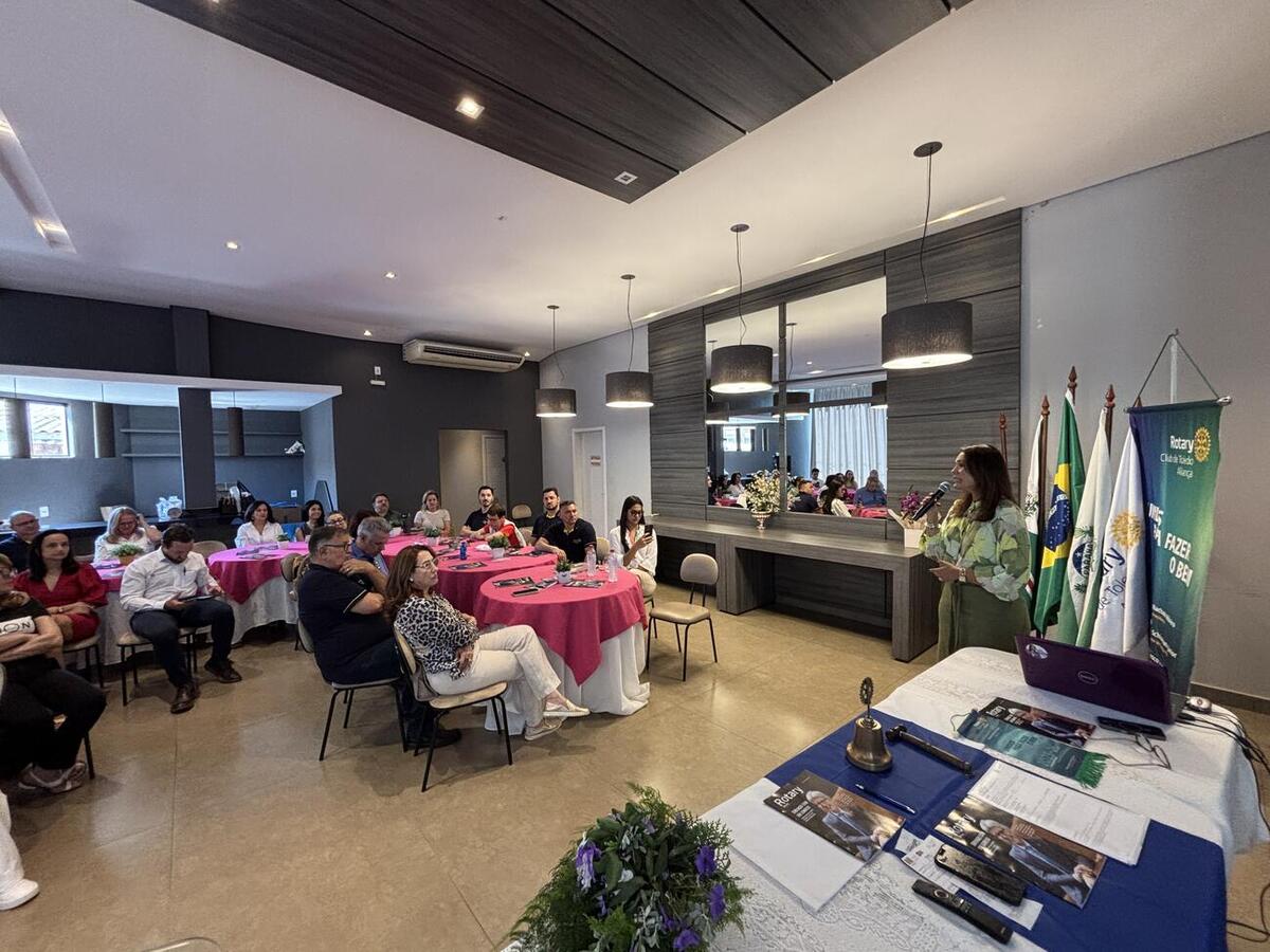 Secretaria da Mulher alerta sobre saúde mental e violência contra mulher em palestra