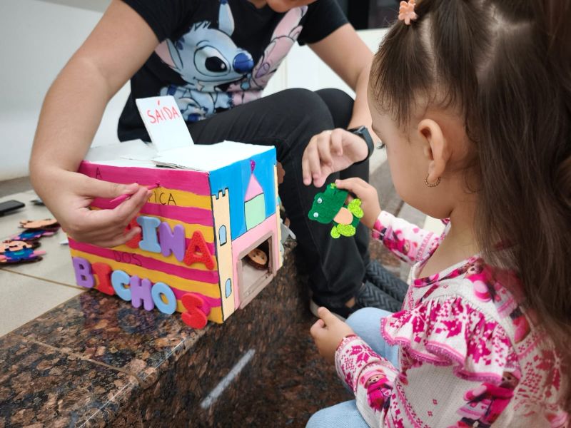 Alunas de Pedagogia organizam contação de histórias para crianças na FAG Toledo
