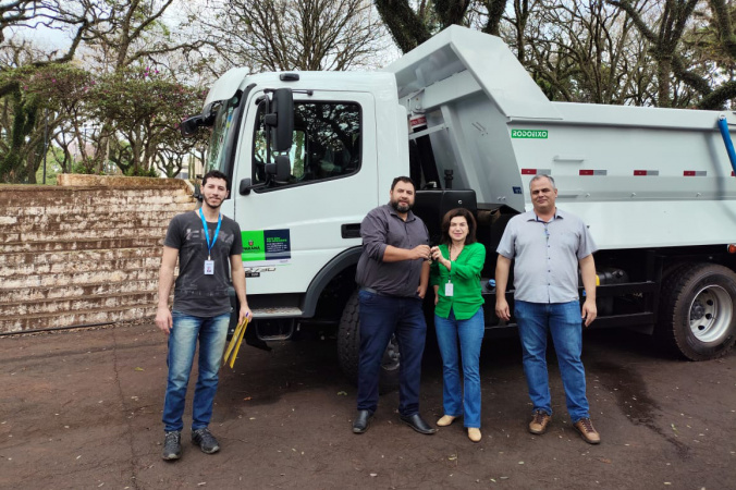 Estado começa a entregar máquinas para melhorar estradas rurais de 396 cidades