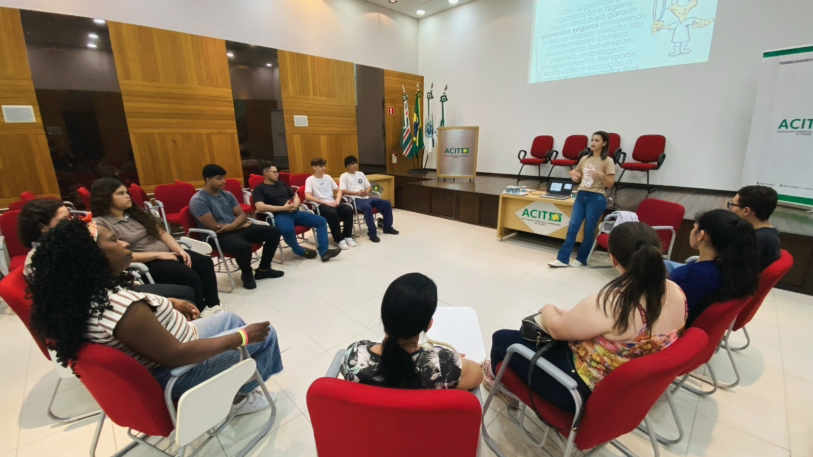 Núcleo de Gastronomia da ACIT realiza treinamento sobre boas práticas de manipulação de alimentos