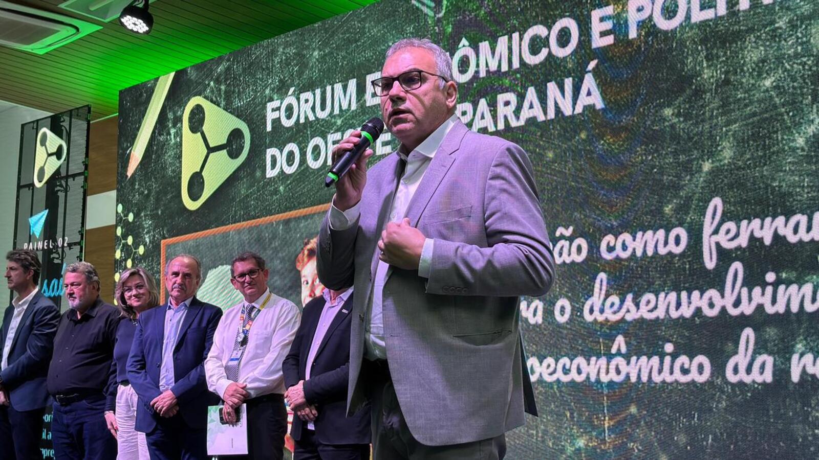 Fórum debate educação como base de uma sociedade mais evoluída