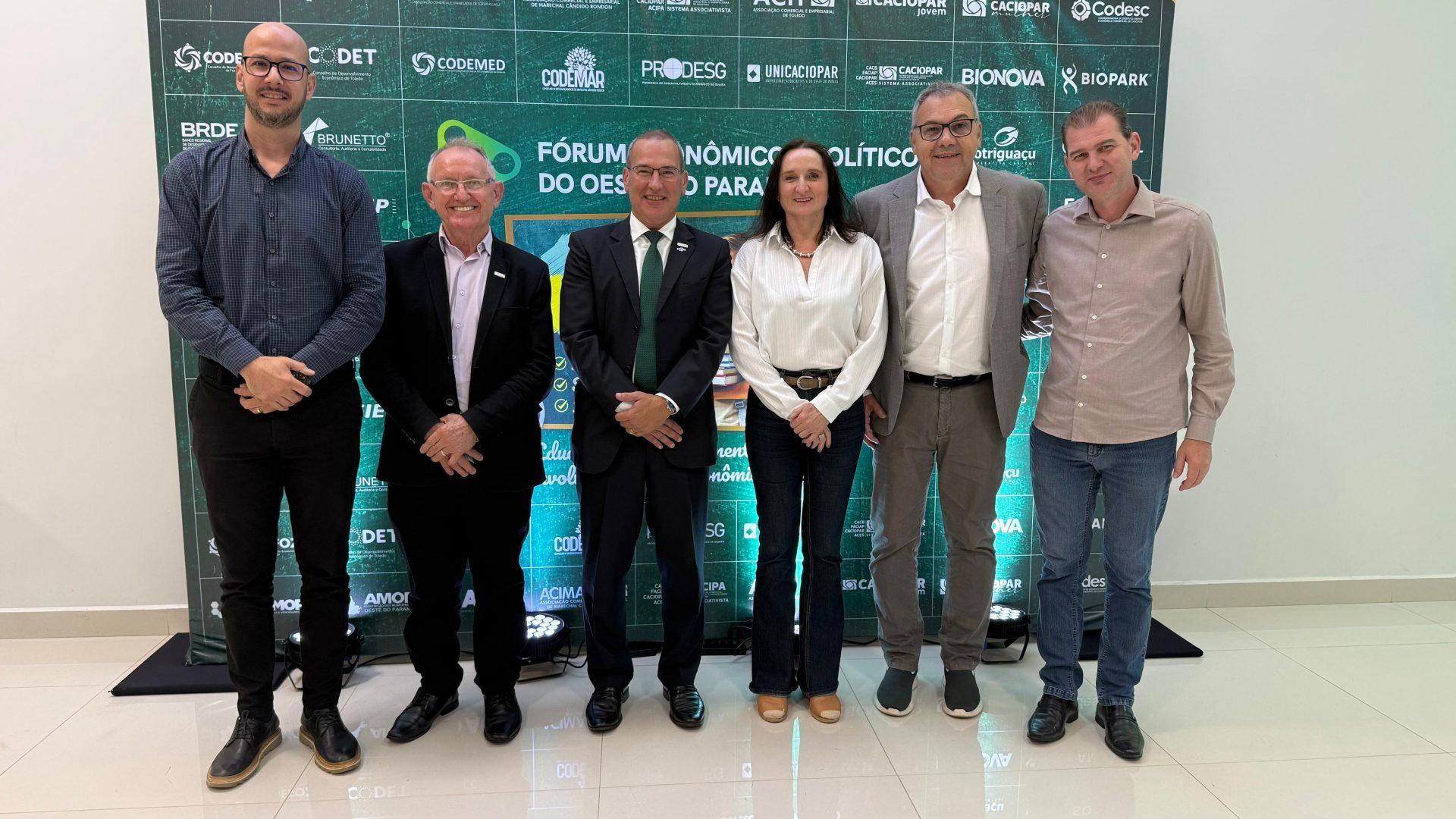 Diretoria da ACIT participa do Fórum Econômico e Político do Oeste