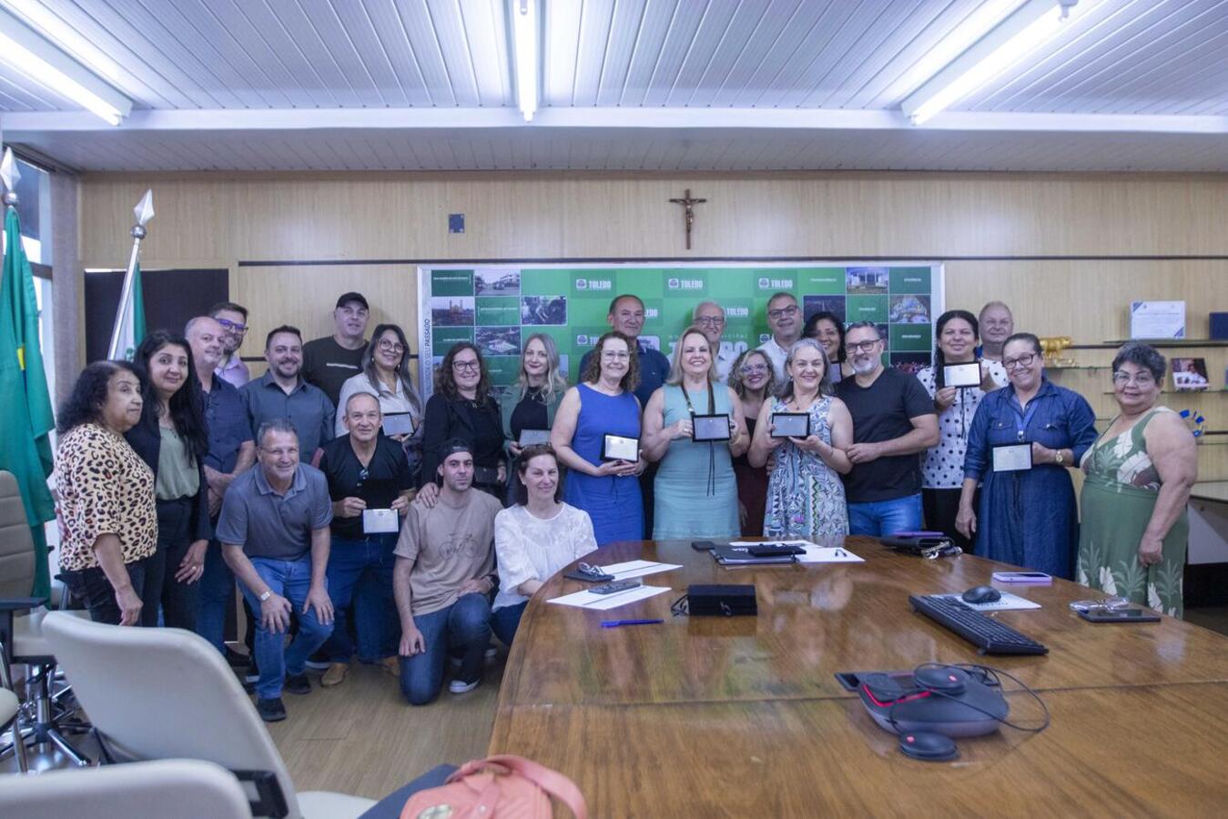 Prefeitura de Toledo homenageia servidores públicos municipais aposentados