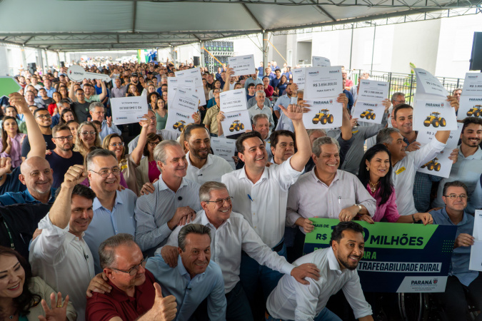 Estado assina convênios de R$ 210 milhões em máquinas para melhorar estradas rurais