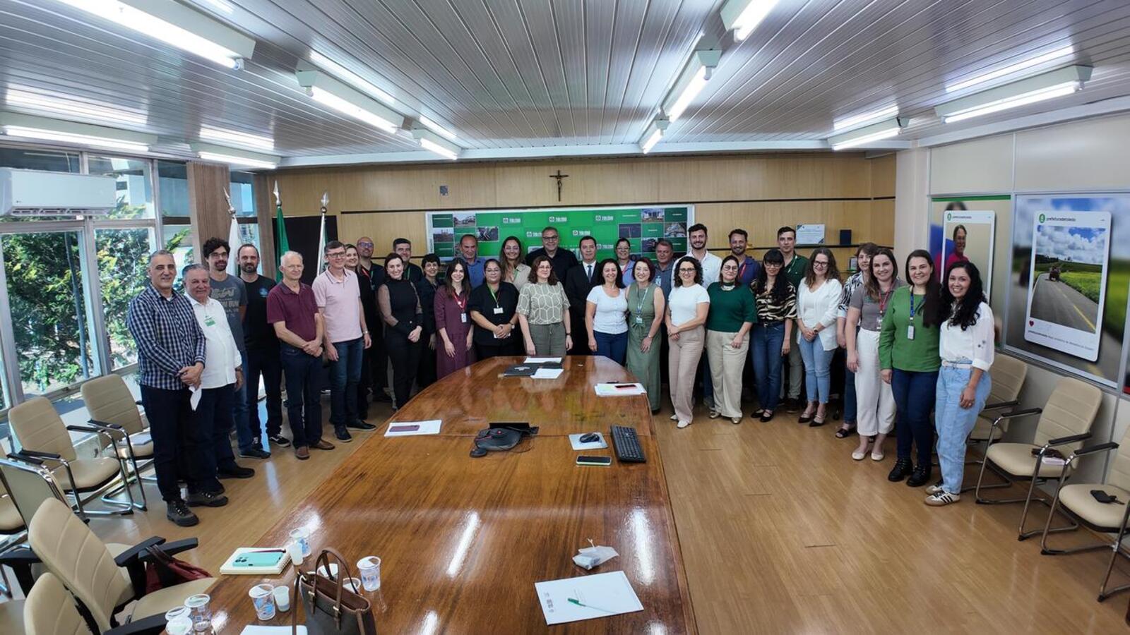 Prefeitura de Toledo apresenta plano de trabalho do projeto ???Rio com Vida???