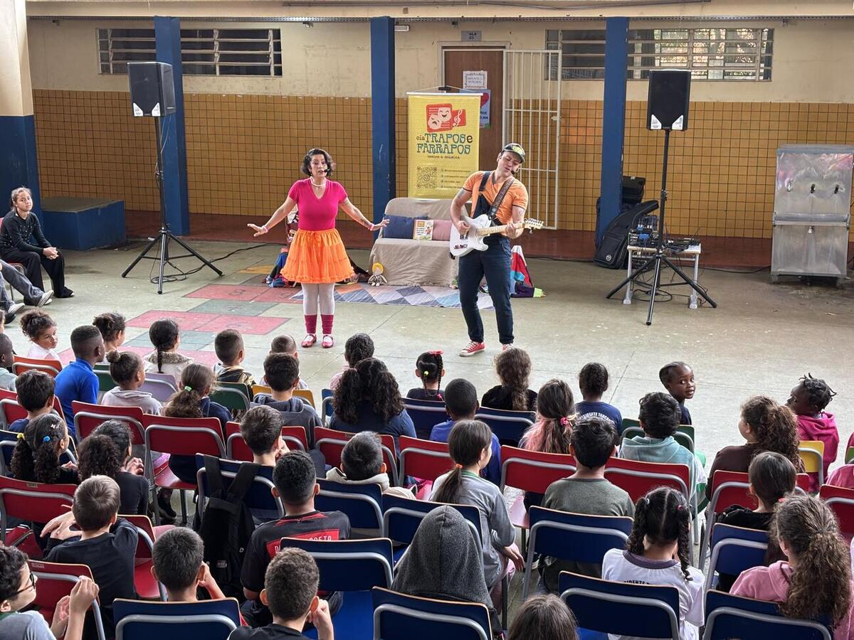 'Teatro nas Escolas' conclui programação de outubro na Escola Tancredo Neves
