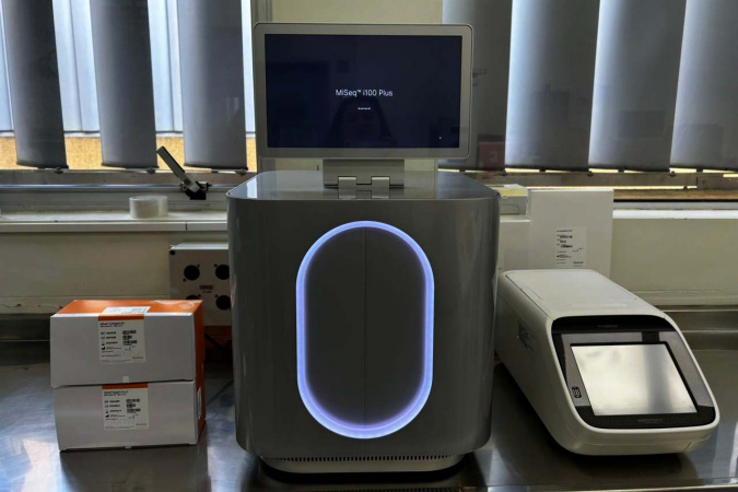 Lacen recebe 1º sequenciador genético de nova geração do Sul e terá análises mais rápidas