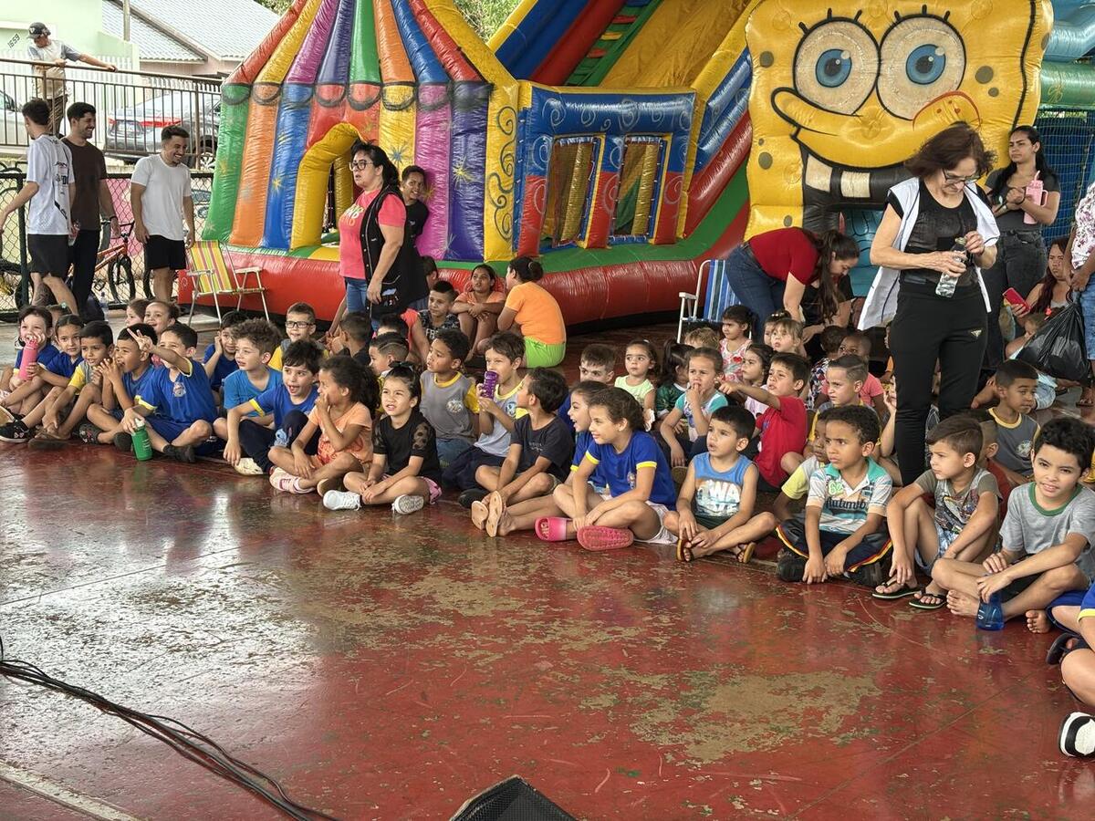 CEU das Artes realiza tarde recreativa em comemoração ao Mês das Crianças