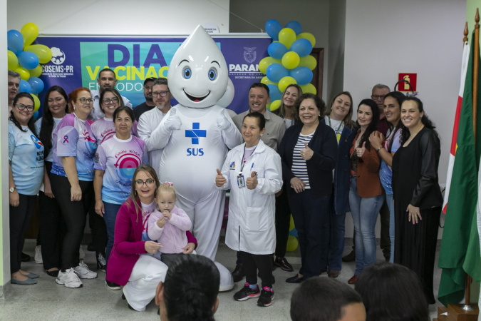 Dia D de Multivacinação mobiliza 10 mil profissionais em 1370 salas de aplicação pelo Paraná