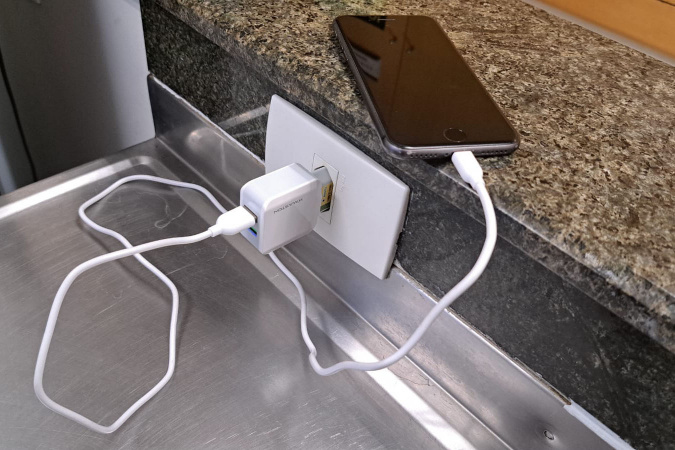 Corpo de Bombeiros alerta para riscos de acidentes com carregadores de celular