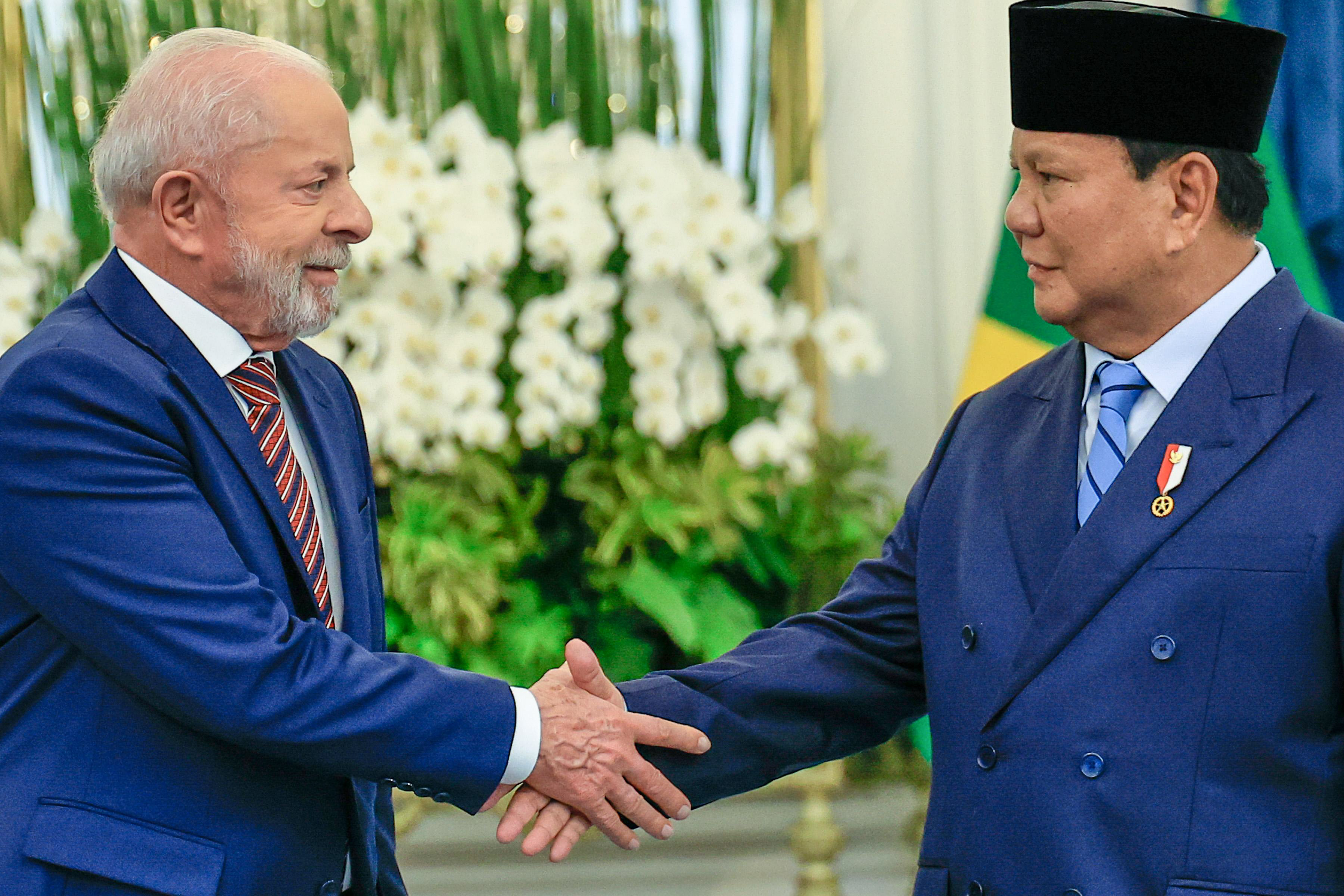 Brasil e Indonésia firmam acordos; Lula confirma candidatura em 2026