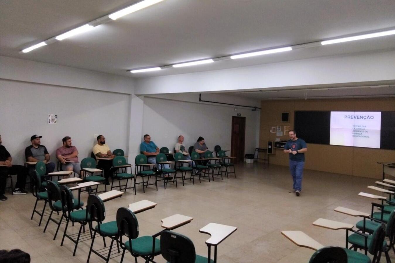 Curso atualiza conhecimentos de 50 motoristas e operadores de equipamentos da Prefeitura de Toledo