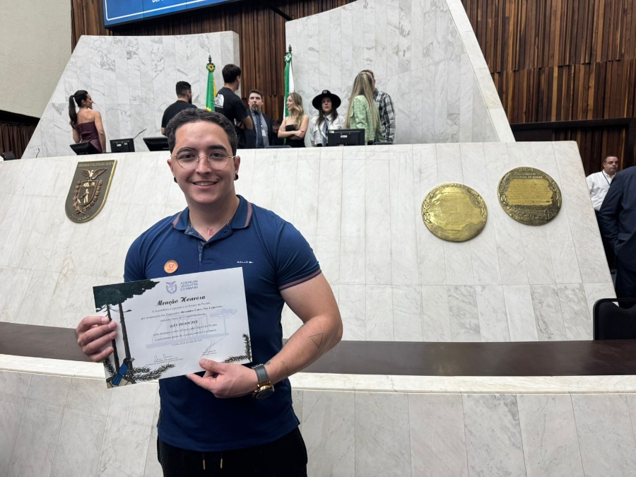 Influenciador toledano João Cristofoli recebe reconhecimento na Assembleia Legislativa do Paraná