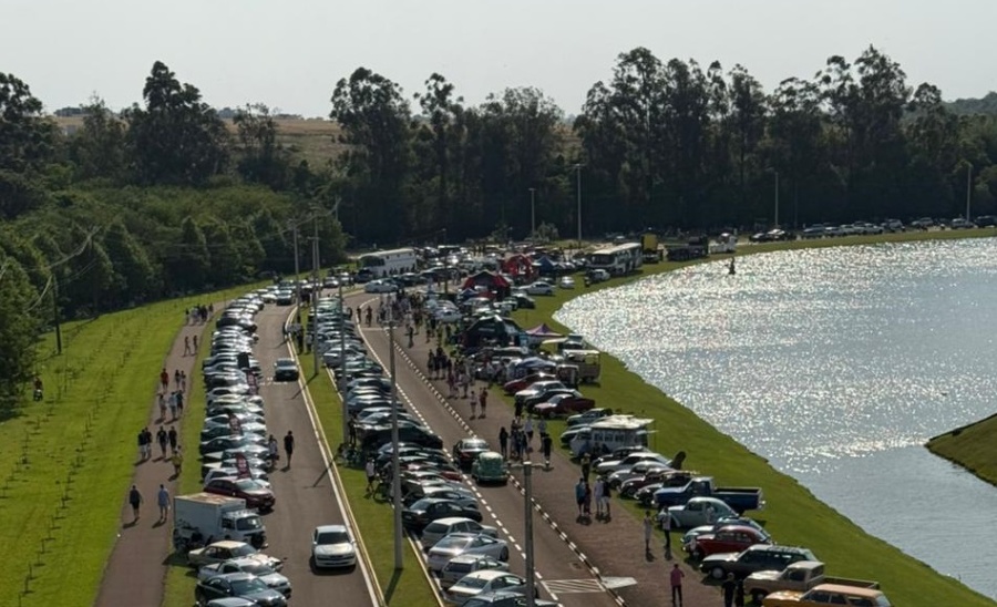 Encontro beneficente reúne centenas de veículos e arrecada alimentos para o Hospital Bom Jesus em Toledo