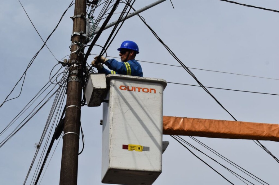 Copel avança na regularização de cabeamento de telecom em Toledo