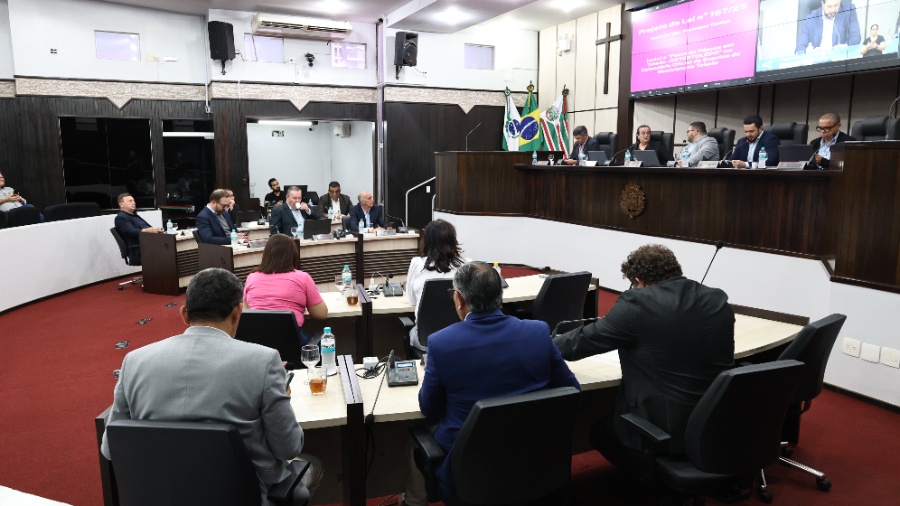 Legislativo fortalece punições para fios em desuso e aprova medida de inclusão comunicacional