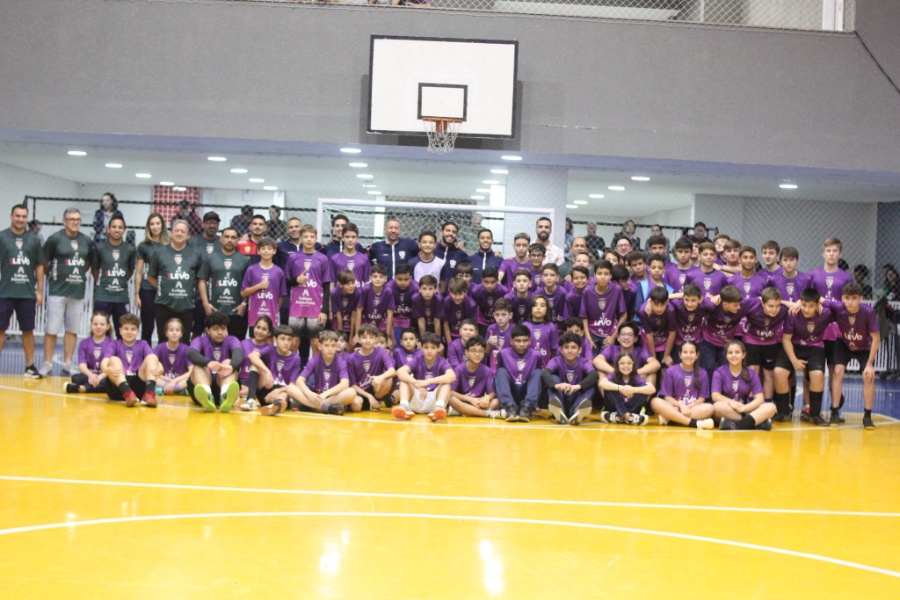 Estudantes assumem comando em noite de integração esportiva na Copa FutLevo, em Cascavel