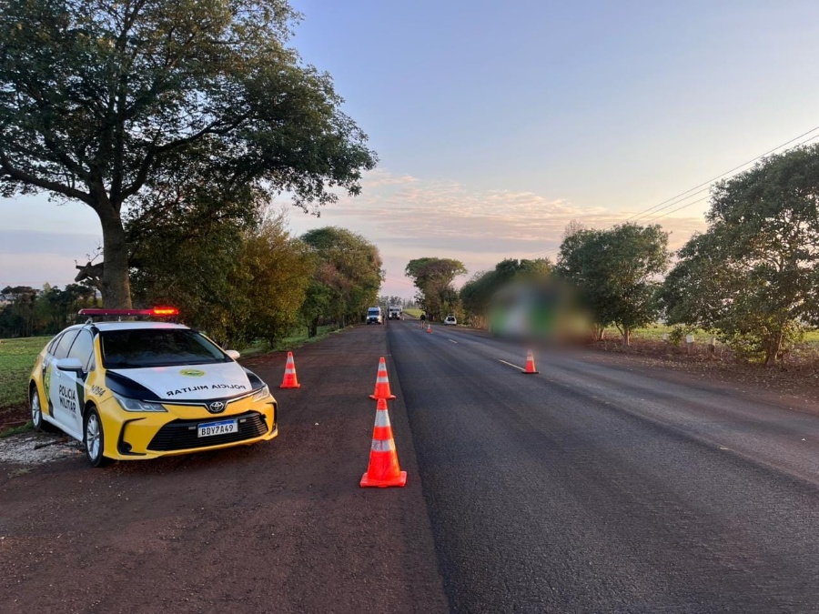 PRE aborda ônibus escolar com condutor inabilitado e veículo irregular em Toledo