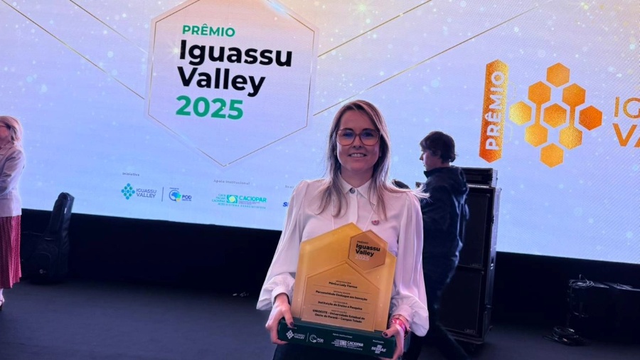 Professora da Unioeste de Toledo é reconhecida como Personalidade Destaque em Inovação no Prêmio Iguassu Valley 2025