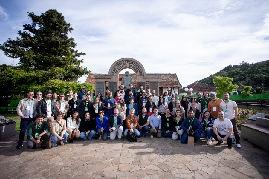 Sicredi destaca impacto positivo do cooperativismo de crédito em encontro para jornalistas de todo o Brasil