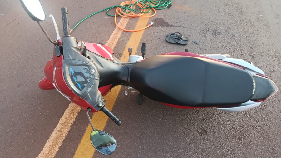 Motociclista de 20 anos fica ferida em colisão após tentativa de ultrapassagem em Toledo