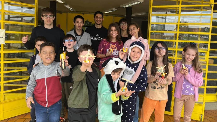 Robótica em ação: crianças dão os primeiros passos rumo ao futuro na Usina do Conhecimento