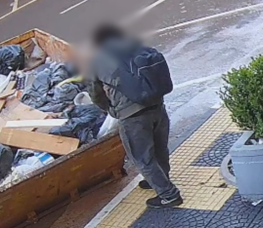 Vândalo é flagrado colocando fogo em contêiner de lixo no Centro de Toledo