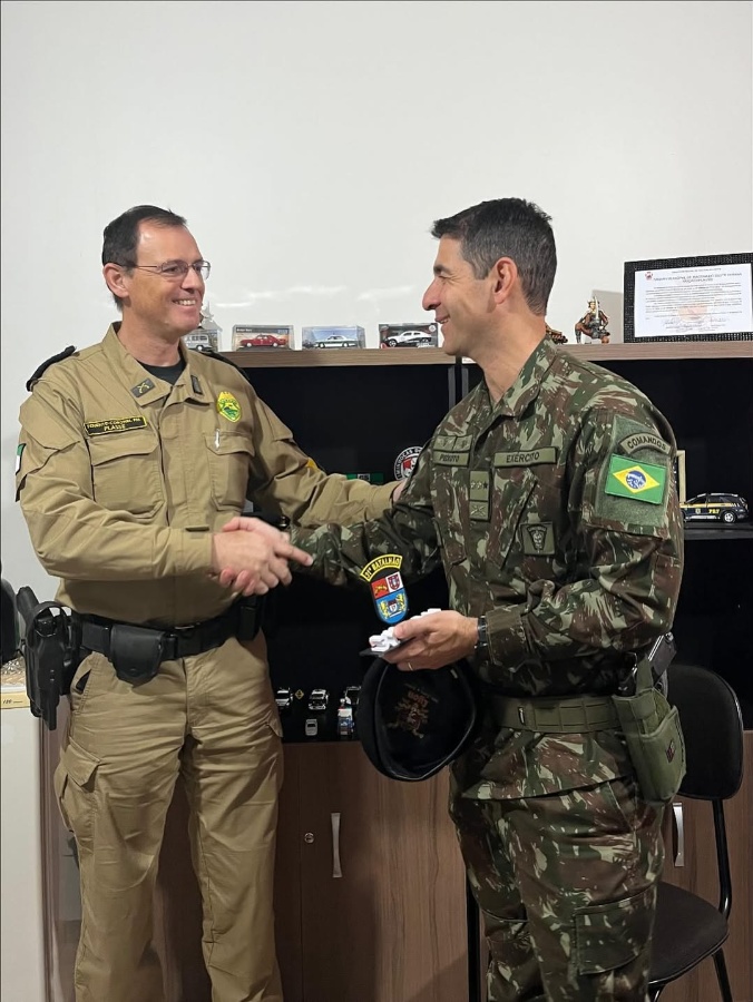 Comandante do 33º Batalhão de Infantaria Mecanizado visita sede do 31º BPM em Assis Chateaubriand