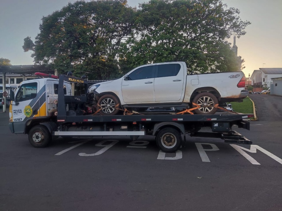 Polícia Militar recupera caminhonete roubada carregada com cigarros contrabandeados em Toledo