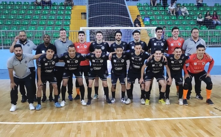 Esporte Futuro vence o Umuarama e larga na frente nas quartas de final da Chave Ouro