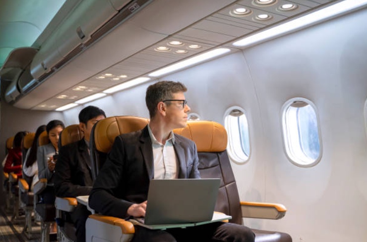 Dicas certeiras para economizar na compra de passagem de avião