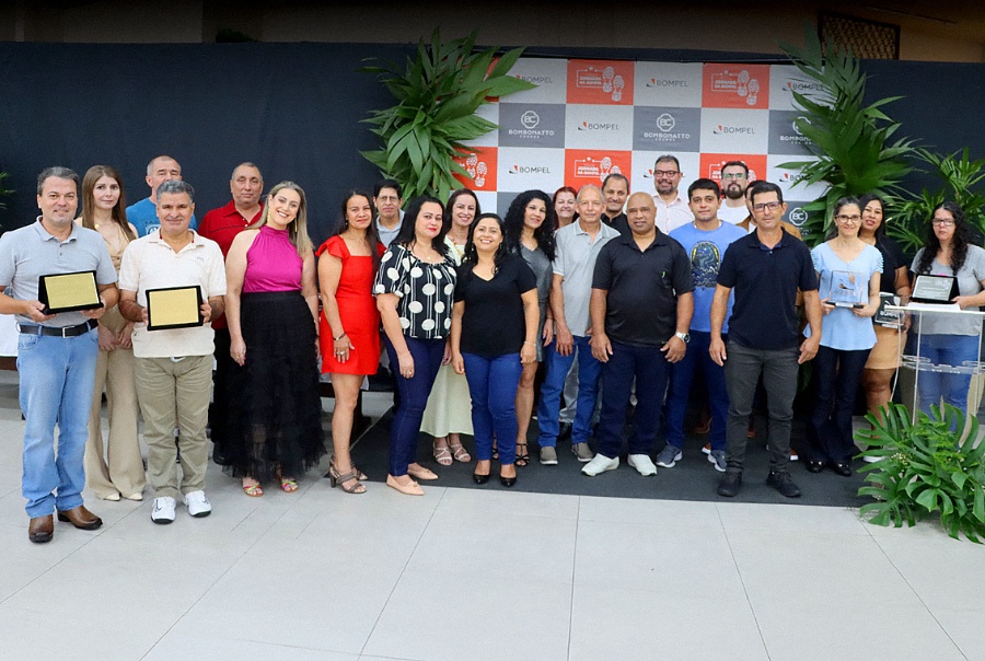 Bompel celebra 47 anos e homenageia colaboradores em evento ???Nossa Jornada na Bompel???