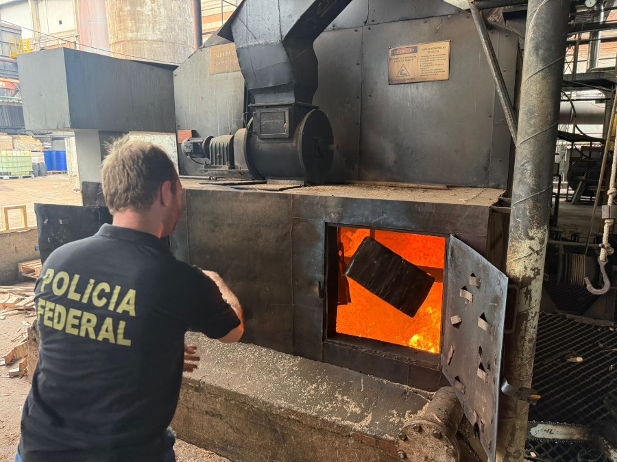 Polícia Federal de Cascavel incinera 7,2 toneladas de drogas e ultrapassa 45 toneladas destruídas em 2025