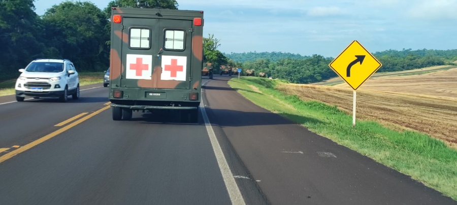 Polícia Rodoviária Estadual acompanha deslocamento de comboio militar entre Cascavel e São Miguel do Iguaçu