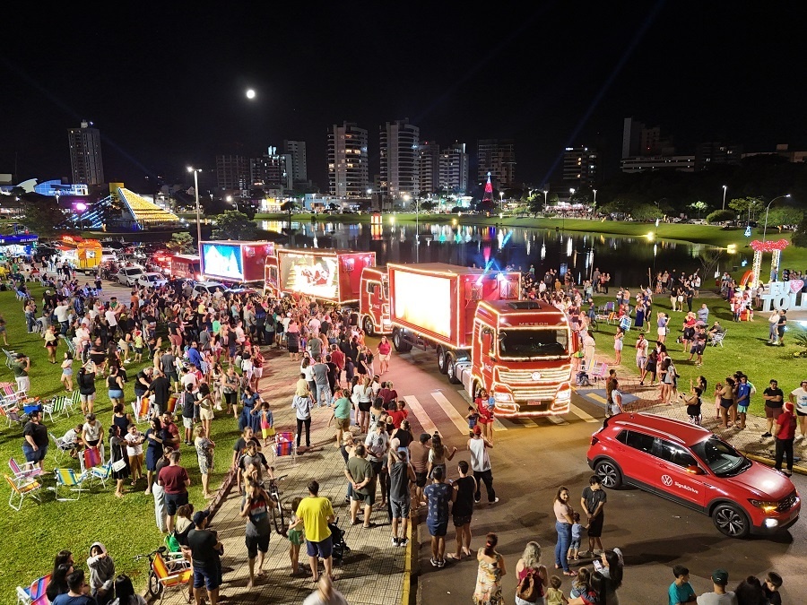 Caravana de Natal da Coca-Cola volta a Toledo em 2025 com novo espetáculo iluminado