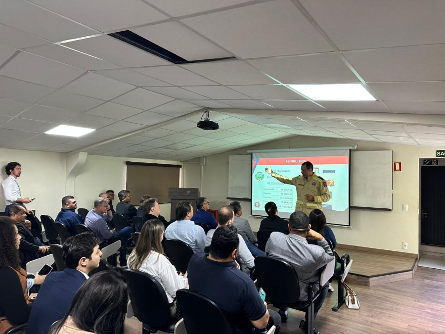 Vereadores visitam Corpo de Bombeiros para dialogar sobre necessidades da corporação