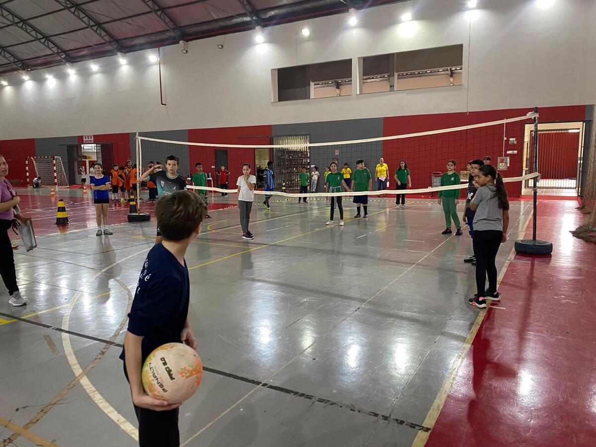 FeeToledo: escolas municipais movimentam quadras esportivas da Unipar