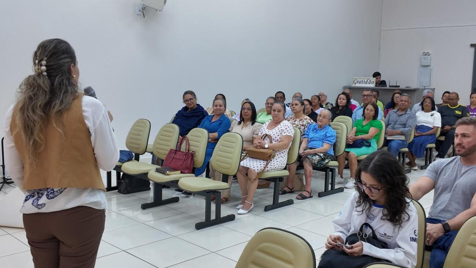 Saúde realiza palestra para idosos na igreja Assembleia de Deus da Vila Boa Esperança