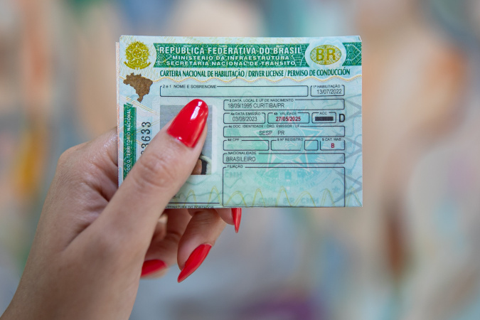 Governador do Paraná sanciona lei que prevê CNH gratuita para pessoas em vulnerabilidade social