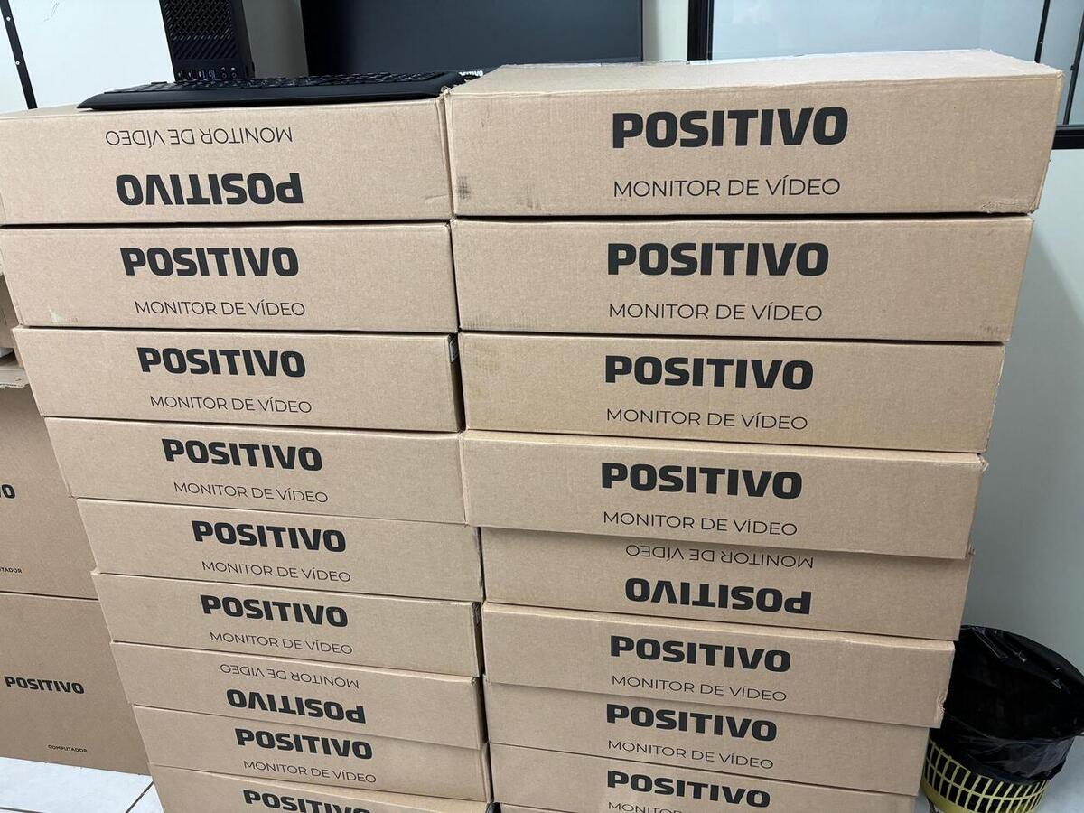 Saúde entrega 18 computadores completos novos à Assistência Farmacêutica