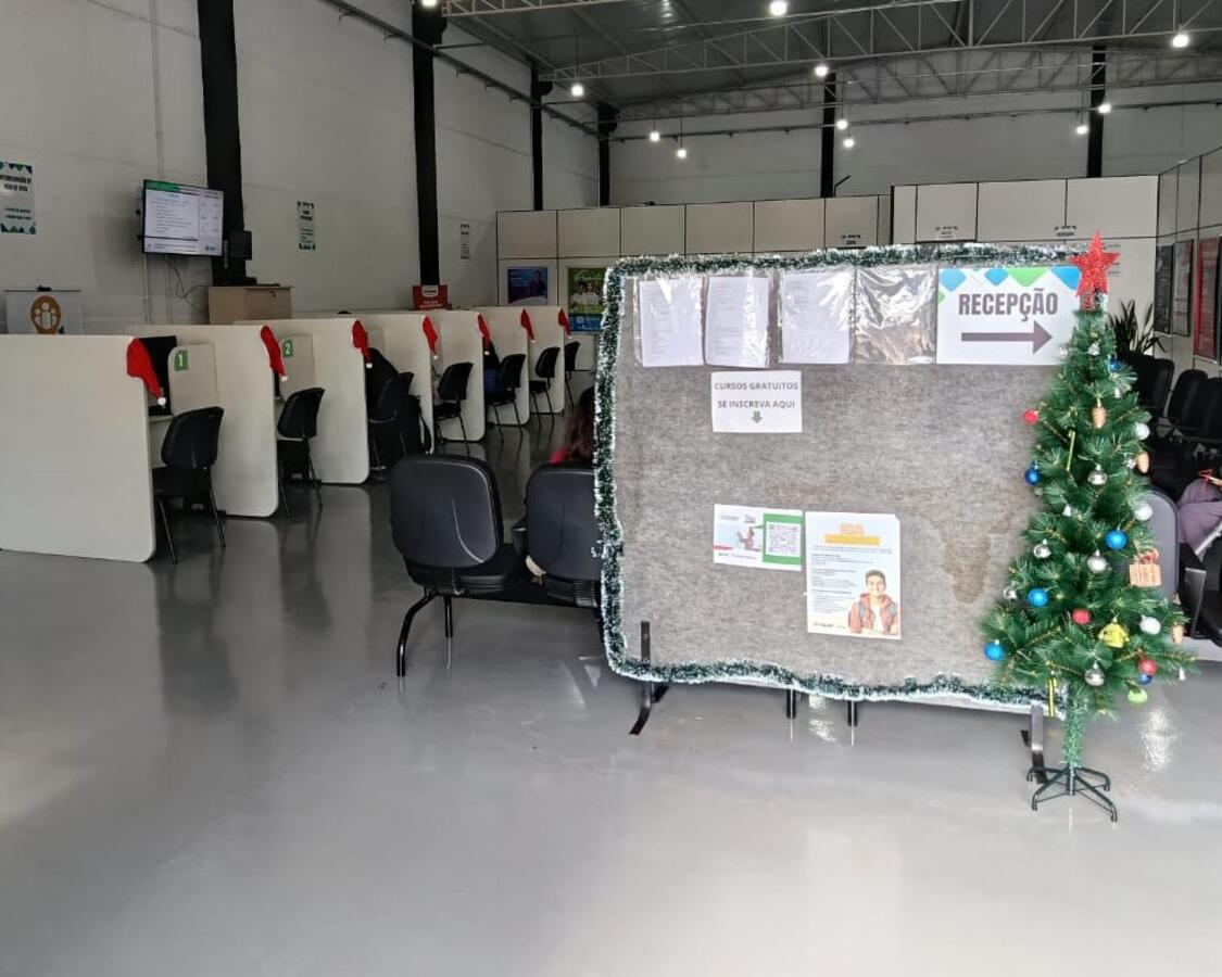 Espírito natalino transforma ambiente na Agência do Trabalhador de Toledo