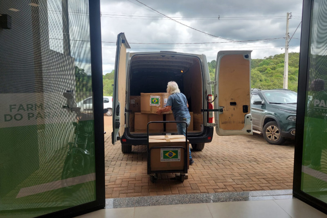 Estado coordena entrega de mais de uma tonelada de medicamentos e insumos a Rio Bonito do Iguaçu