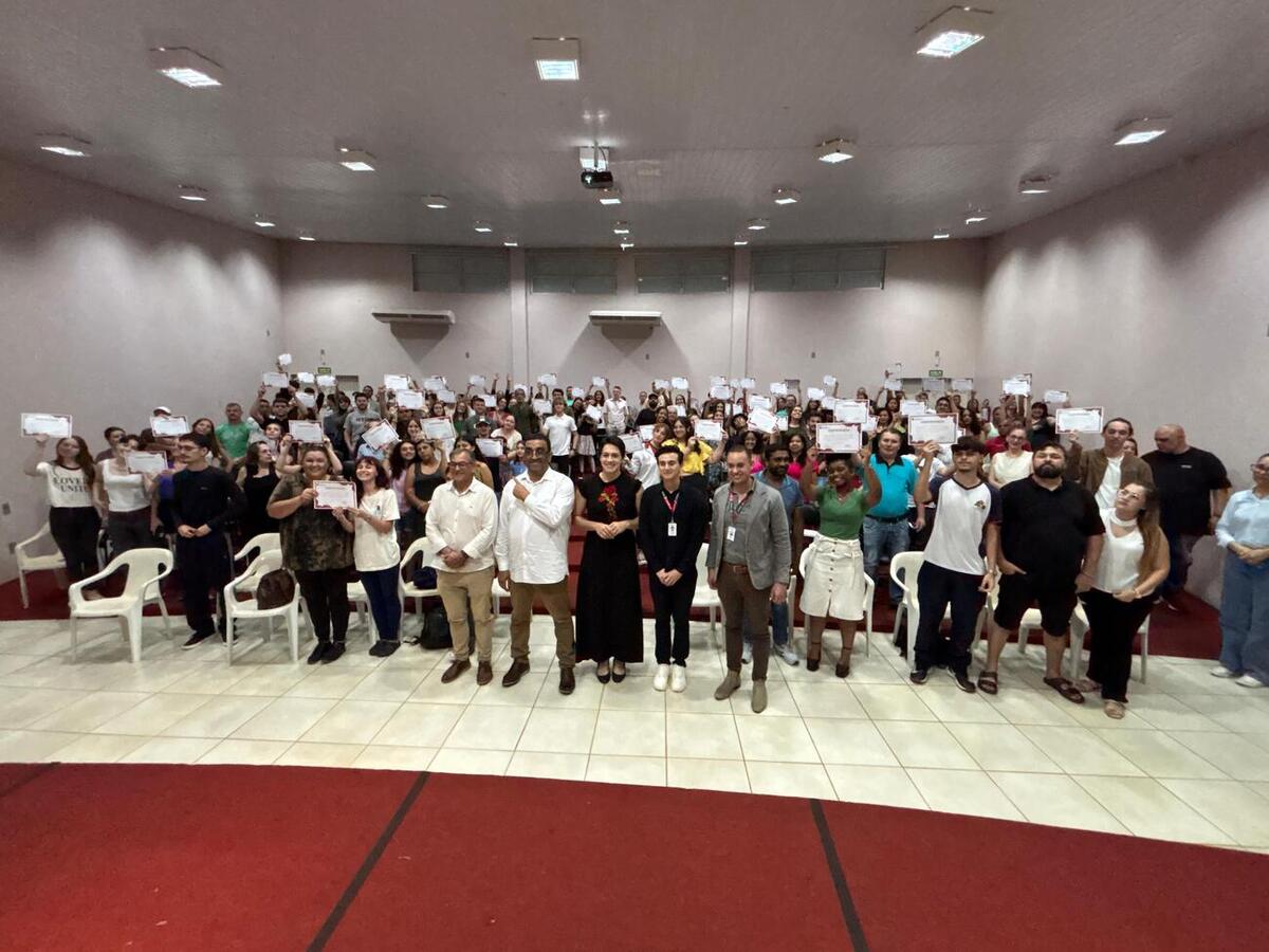 Cerimônia encerra o curso pré-vestibular e Enem da Prefeitura em 2025