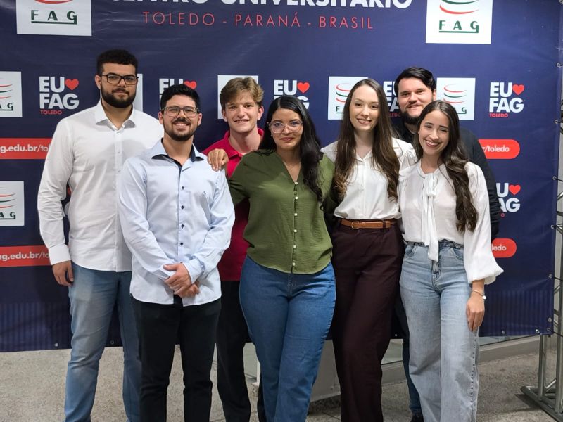 Alunos de Direito da FAG Toledo comemoram aprovação na OAB