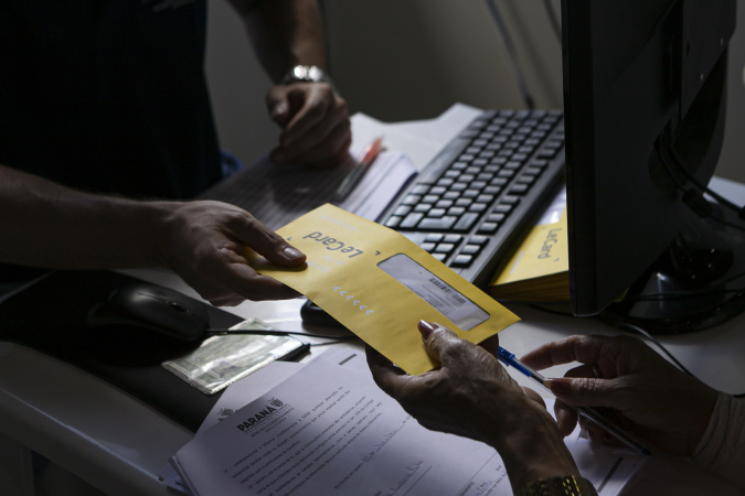 Estado entrega primeiros cartões de até R$ 50 mil para reconstrução de casas em Rio Bonito do Iguaçu