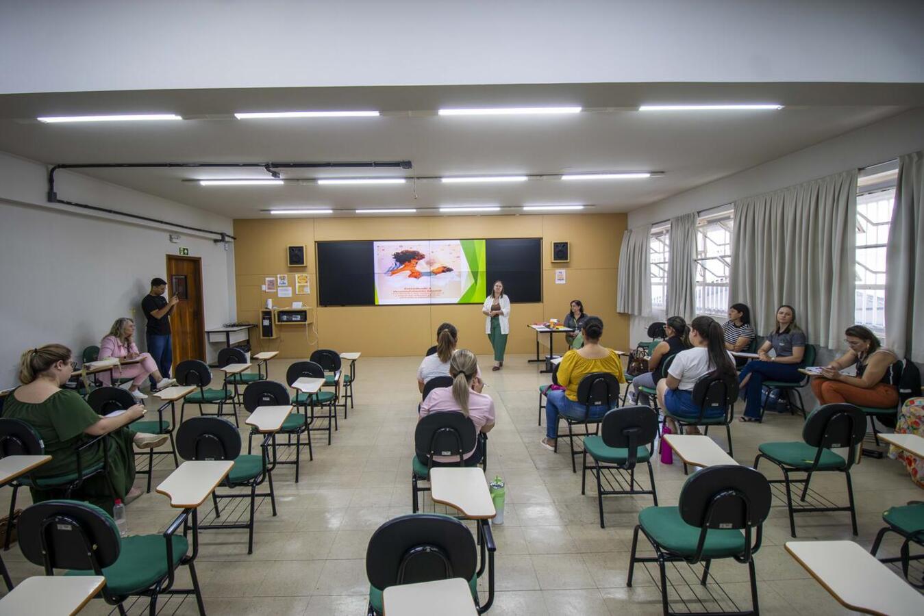 Curso aborda a importância do desenvolvimento de crianças nas instituições de acolhimento