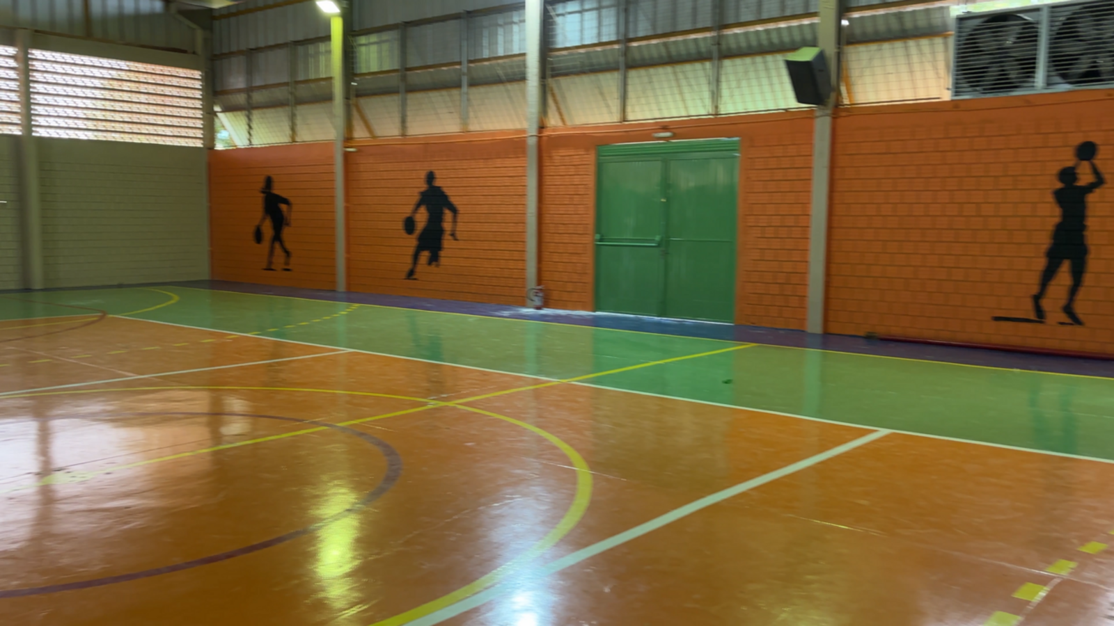 Secretaria de Educação investe mais de R$ 1,9 milhão em reformas de 8 quadras poliesportivas